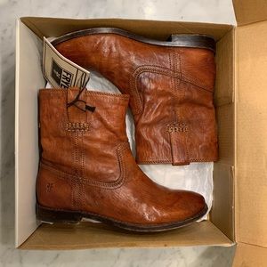Frye Anna Shortie boots in COGNAC size 7.5